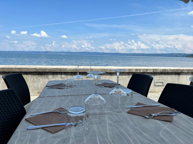 Cena di pesce sul lago di Marta